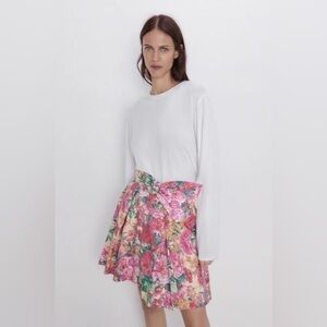 ZARA FLORAL PRINT MINI SKIRT SIZE M